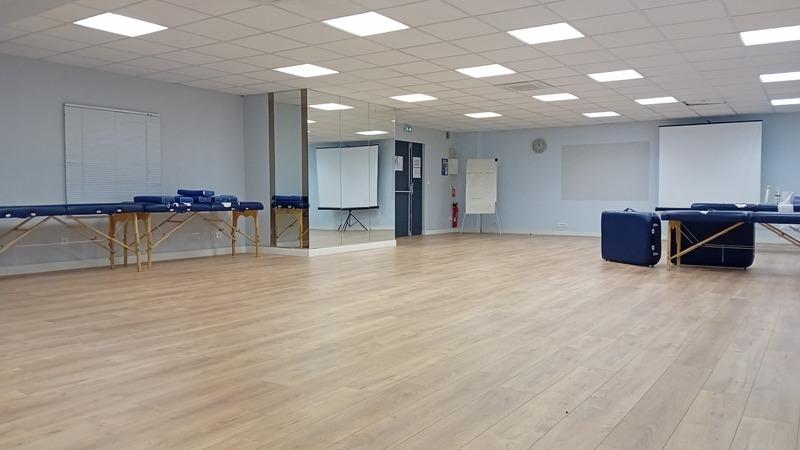 Local d'activité / Entrepôt - 136 m² - 2 pièces