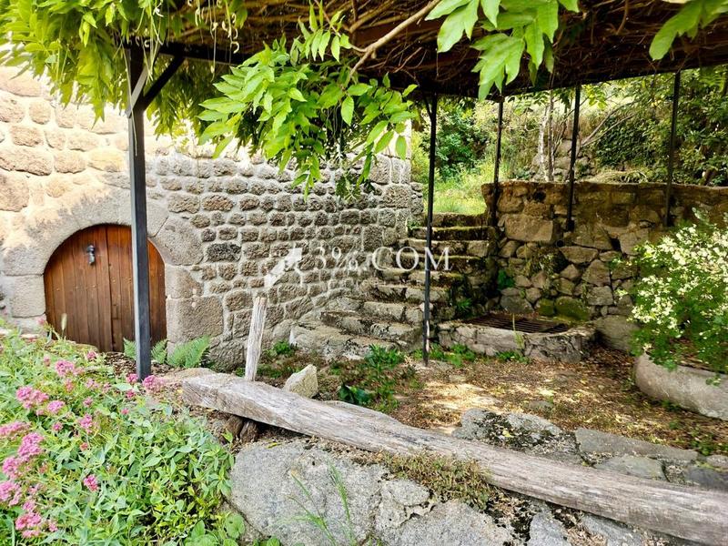 Mas - 266 m² - 11 pièces