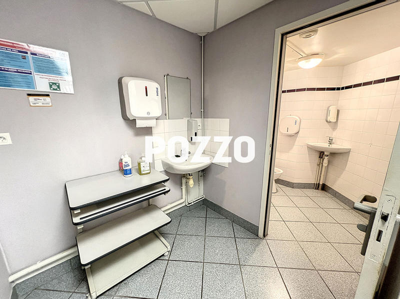 Local commercial - 114 m² - 4 pièces