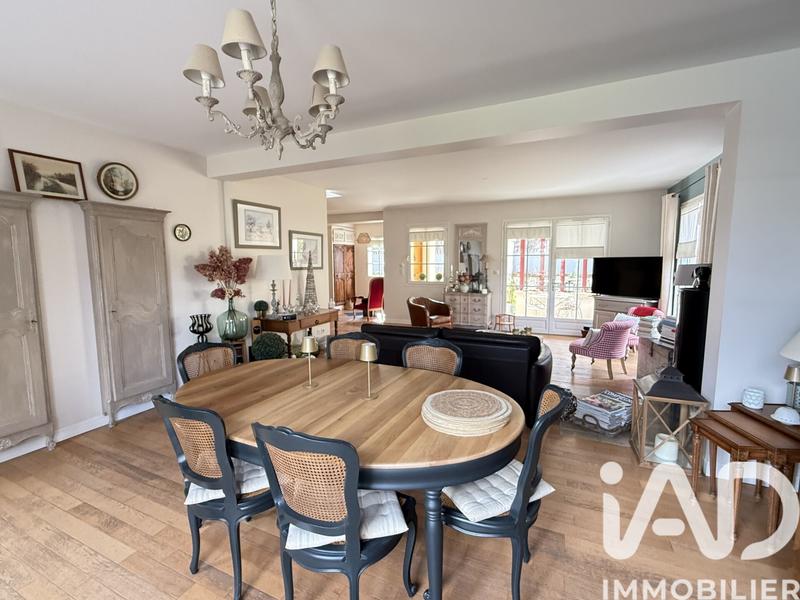 Maison - 200 m² - 7 pièces