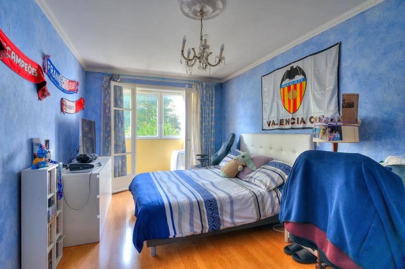 Maison - 280 m² - 14 pièces