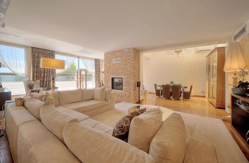 Appartement - 322 m² - 8 pièces