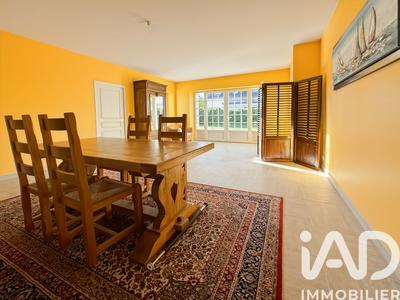 Maison - 235 m² - 7 pièces