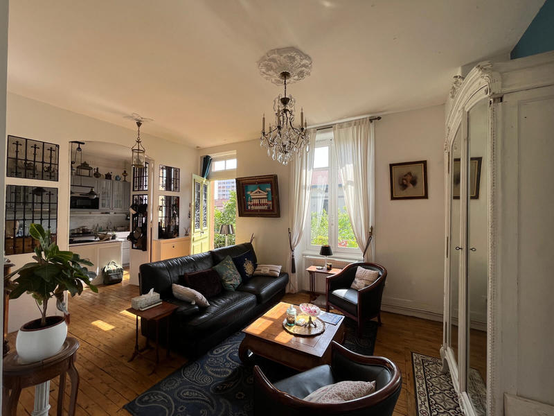 Maison - 185 m² - 10 pièces