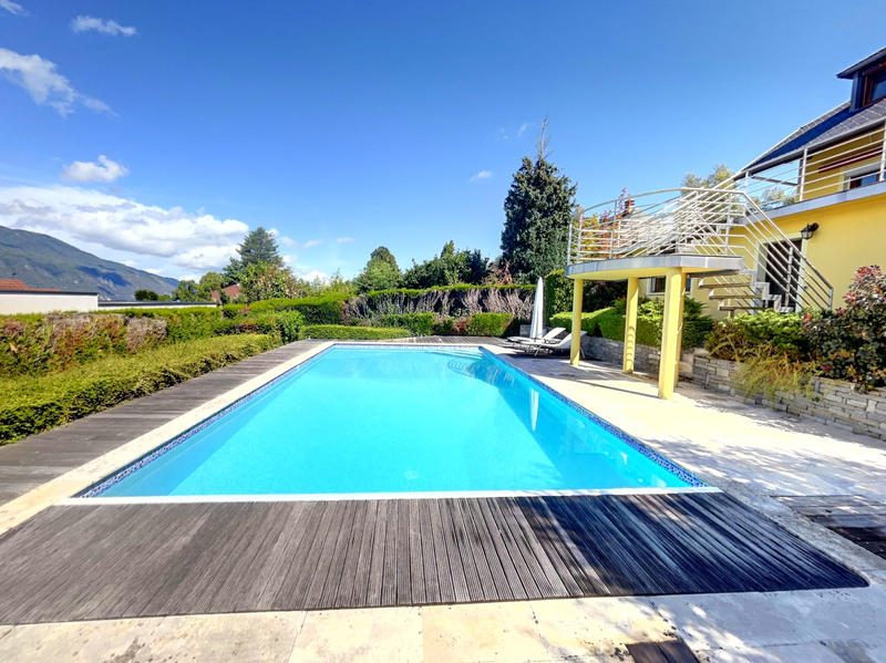 Villa - 217 m² - 8 pièces