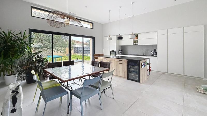 Maison - 144 m² - 5 pièces