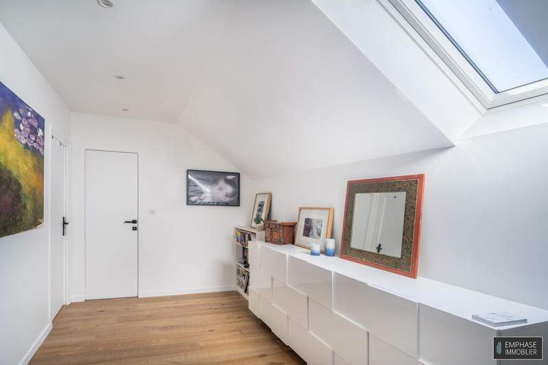 Maison contemporaine - 220 m² - 6 pièces