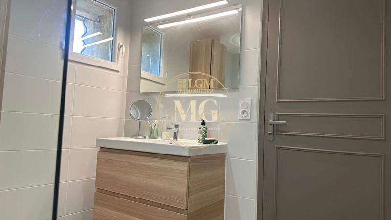 Maison - 203 m² - 6 pièces