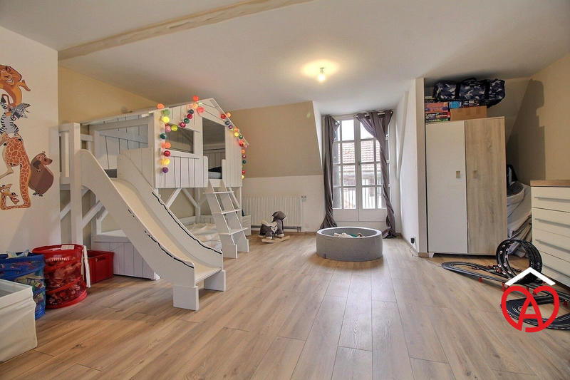 Maison - 192 m² - 7 pièces