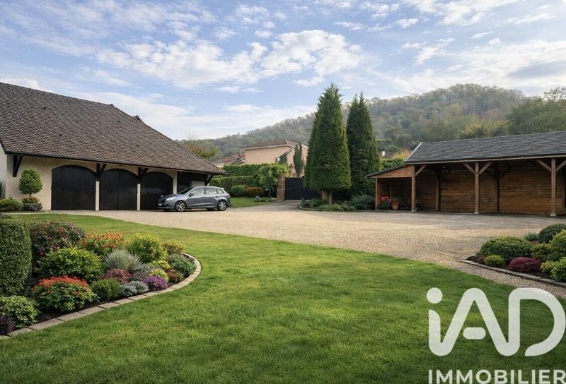 Maison - 285 m² - 9 pièces