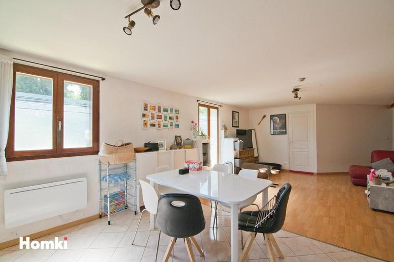 Maison - 1 500 m² - 10 pièces