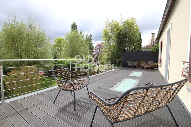 Maison - 211 m² - 8 pièces