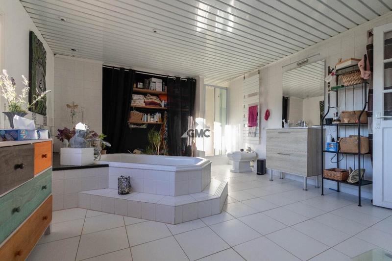 Demeure - 292 m² - 5 pièces