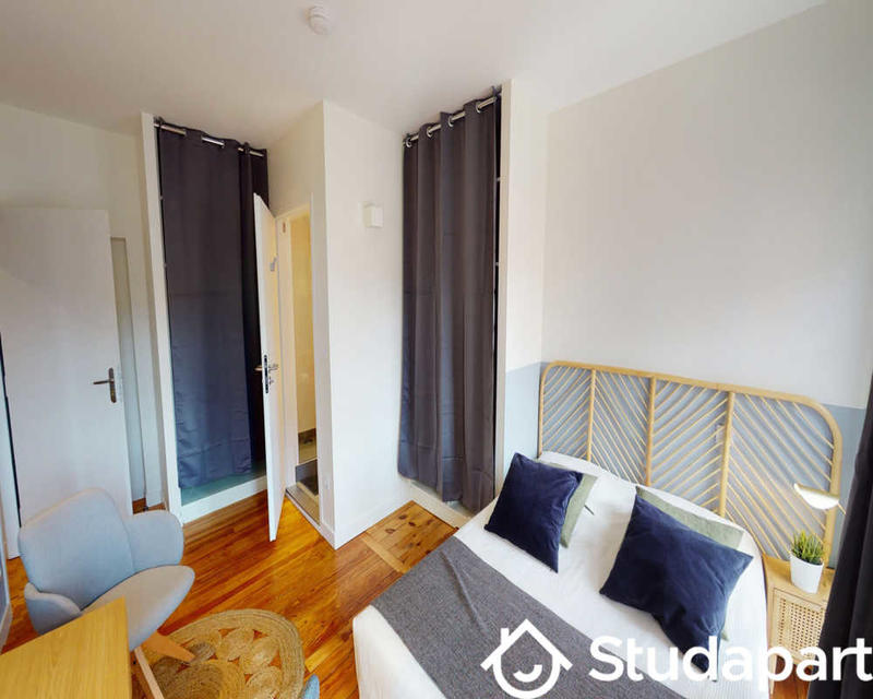 Chambre - 120 m² - 1 pièce