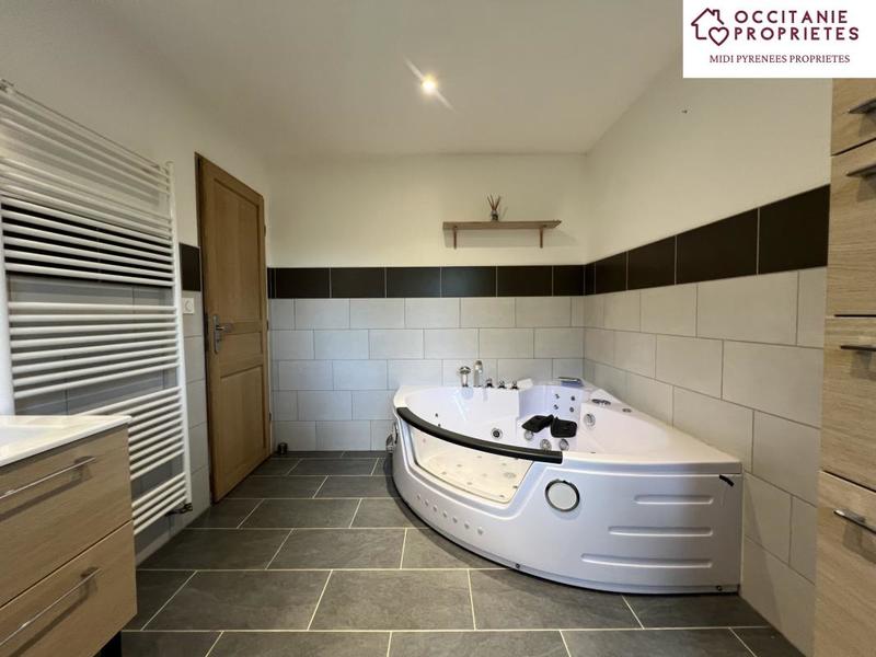 Propriété - 230 m² - 7 pièces