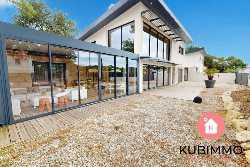 Maison - 207 m² - 6 pièces