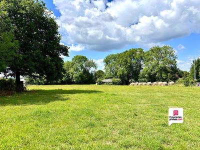 Terrain constructible - 3 293 m²