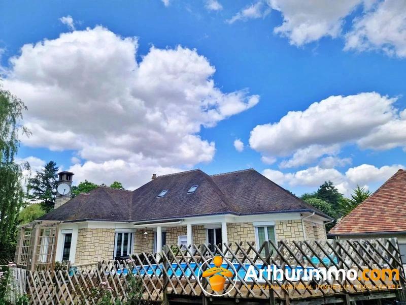 Maison - 220 m² - 8 pièces