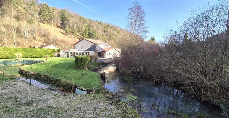 Propriété - 225 m² - 10 pièces