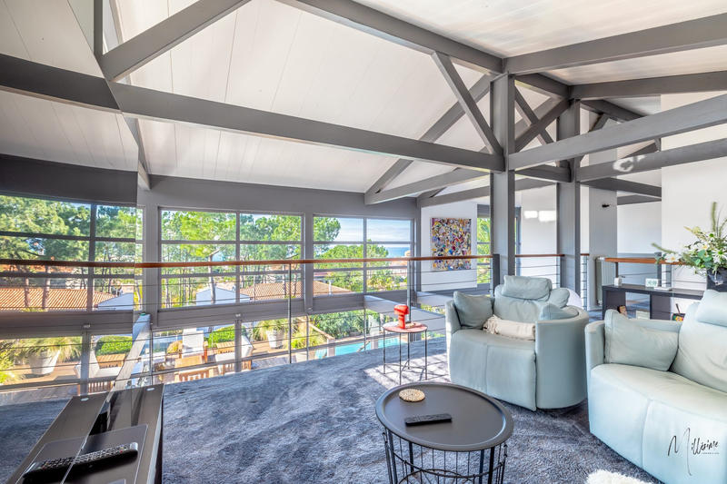 Maison contemporaine - 306 m² - 8 pièces