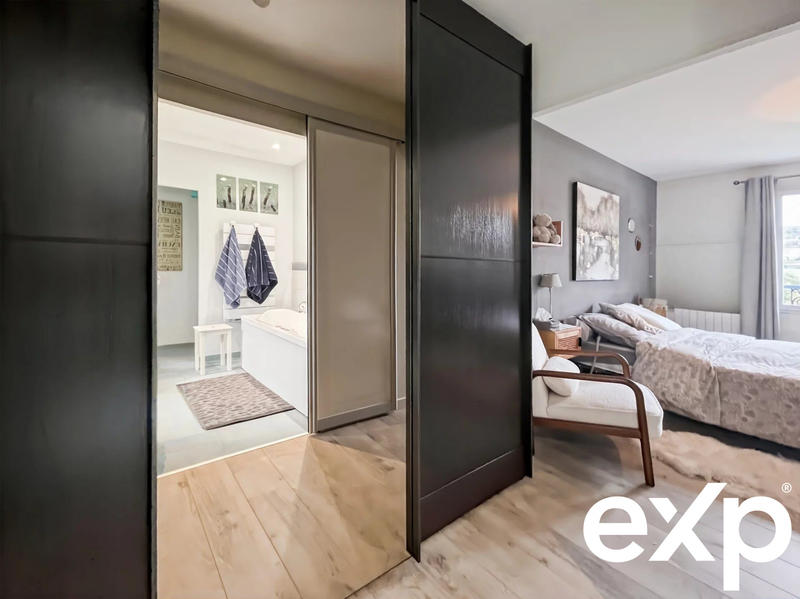 Maison traditionnelle - 147 m² - 7 pièces