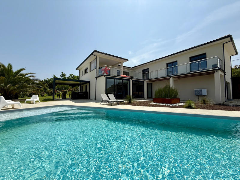 Maison - 230 m² - 7 pièces