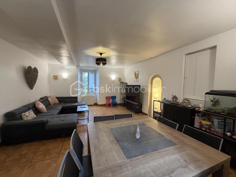 Maison - 230 m² - 6 pièces