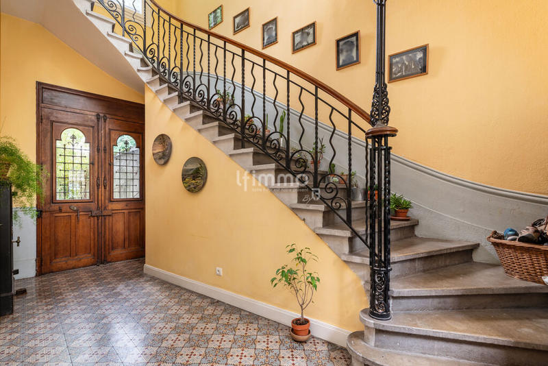 Demeure - 350 m² - 15 pièces