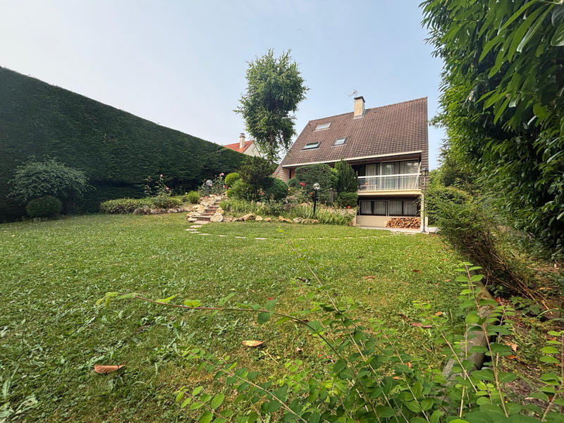 Maison - 201 m² - 7 pièces