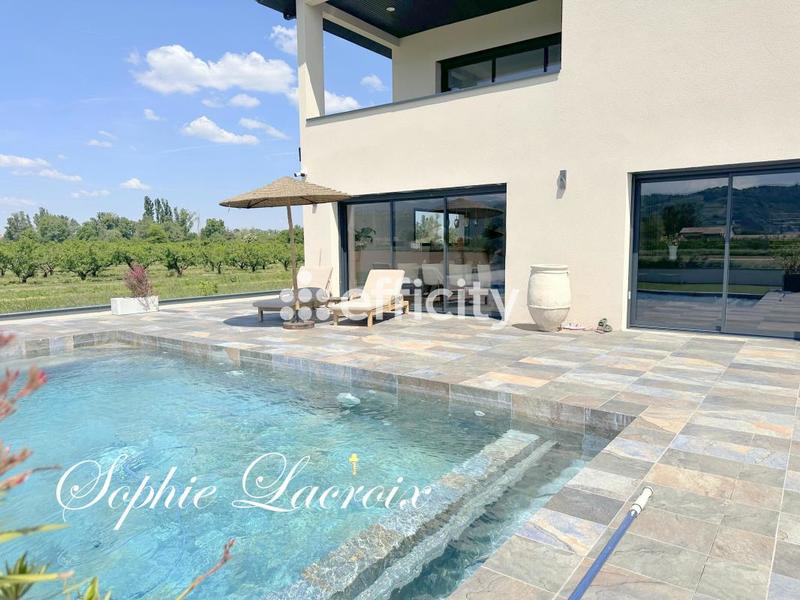 Maison - 191 m² - 7 pièces