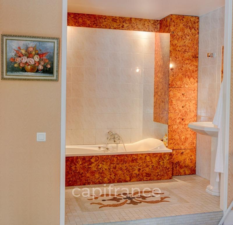 Propriété - 315 m² - 10 pièces