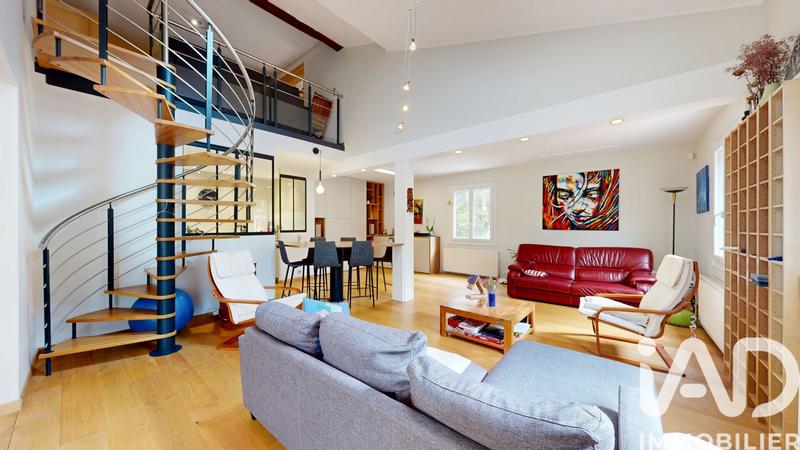 Maison - 202 m² - 7 pièces