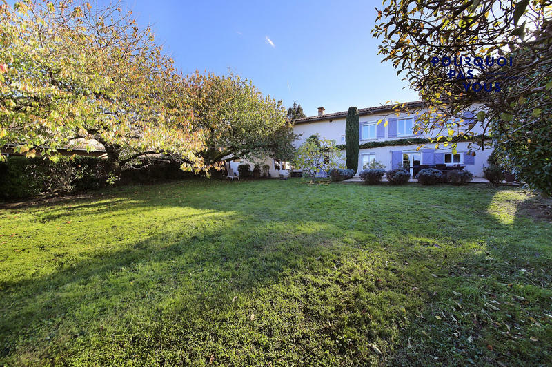 Maison - 260 m² - 8 pièces