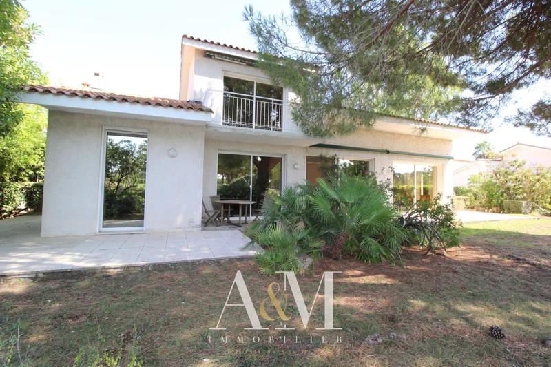 Villa - 216 m² - 6 pièces