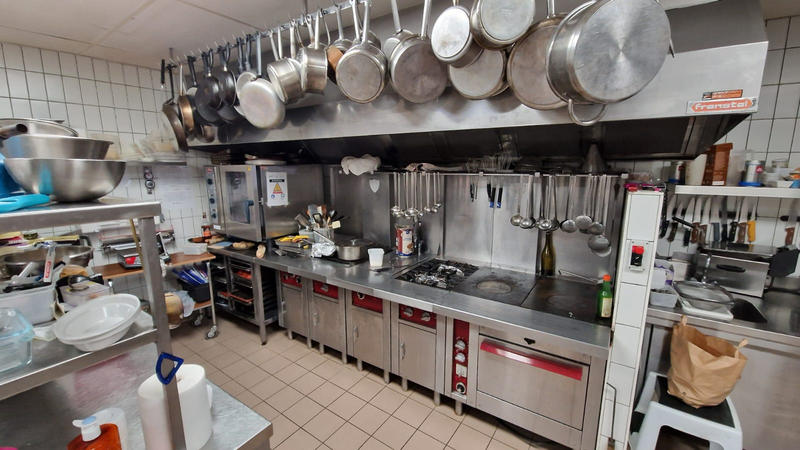 Fonds de commerce - 1 400 m²