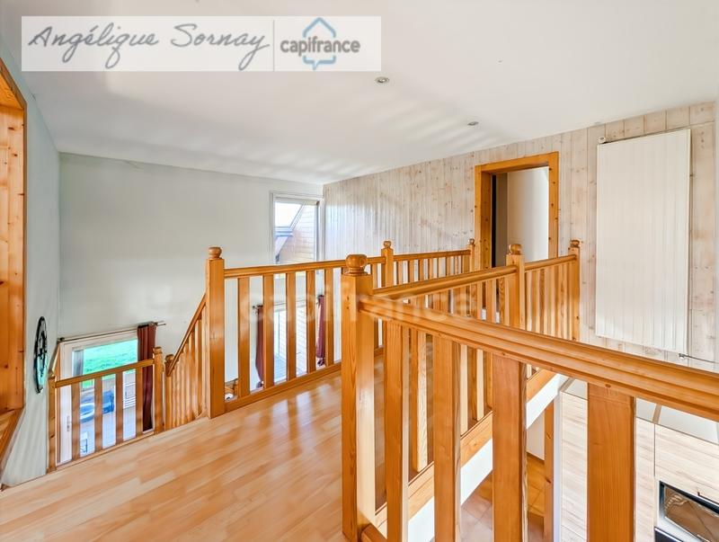 Maison - 270 m² - 9 pièces