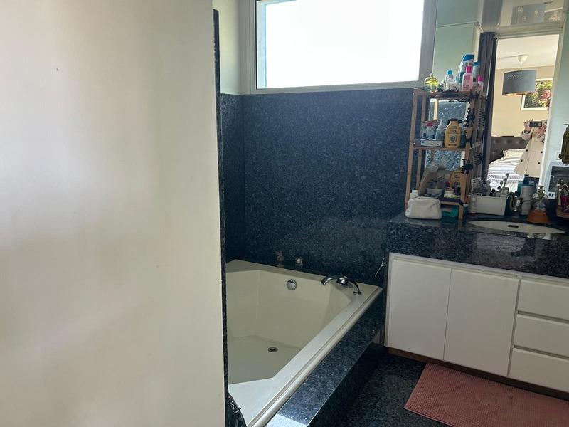 Maison - 230 m² - 7 pièces