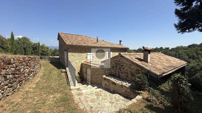 Maison - 218 m² - 7 pièces