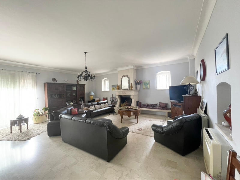 Maison - 218 m² - 8 pièces