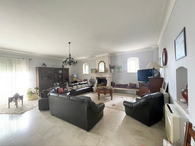 Maison - 218 m² - 8 pièces