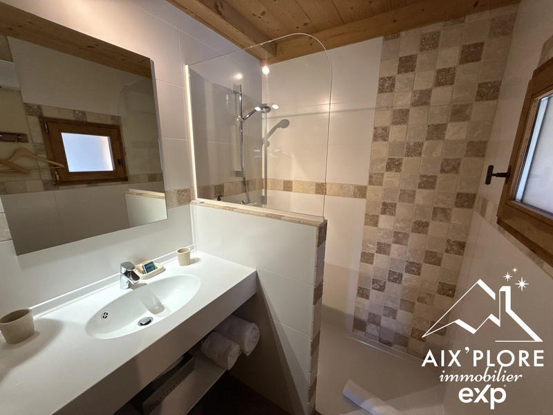 Châlet - 433 m² - 9 pièces