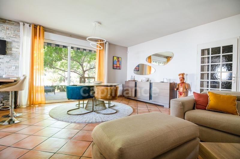 Villa - 230 m² - 9 pièces