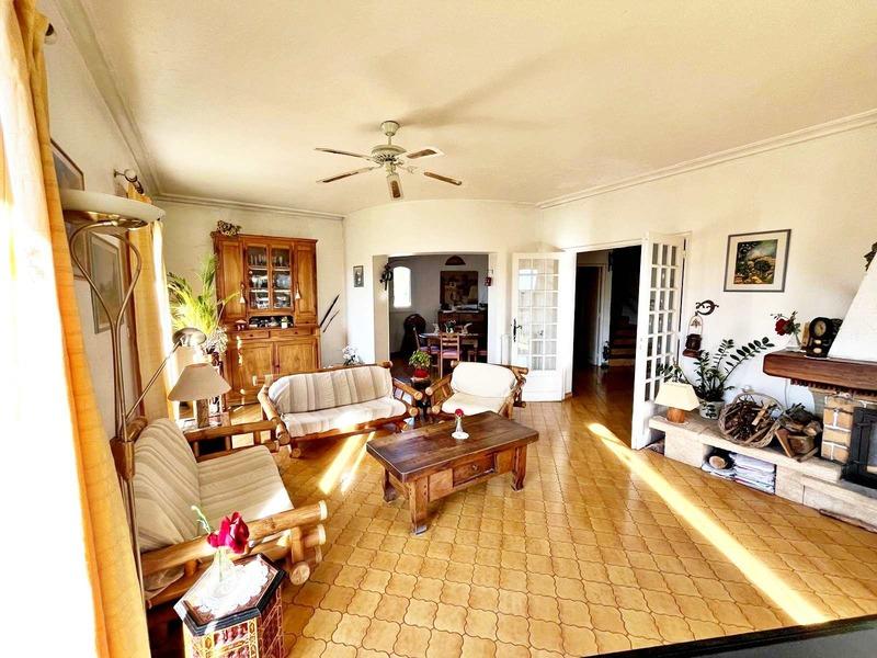 Maison - 273 m² - 9 pièces