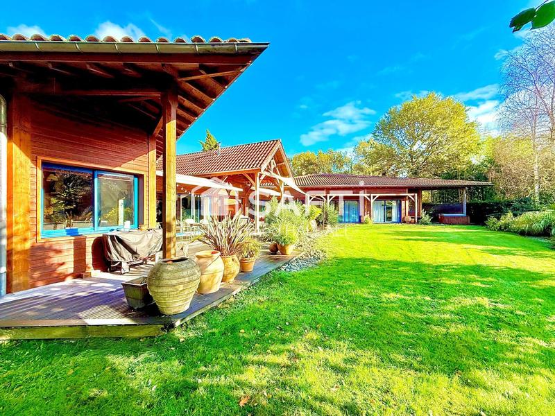 Villa - 243 m² - 5 pièces