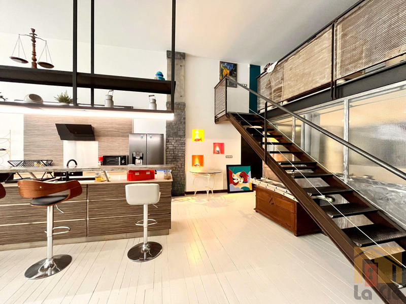 Loft - 130 m² - 4 pièces