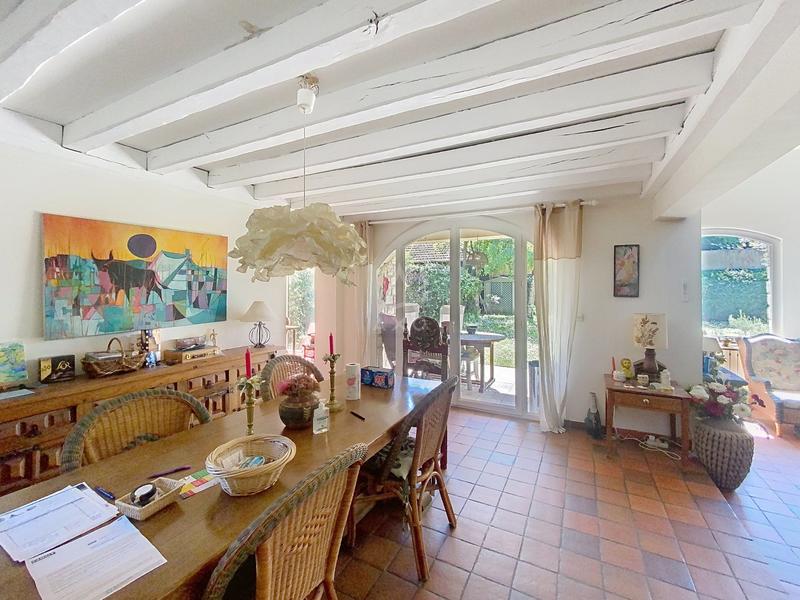 Maison - 204 m² - 7 pièces