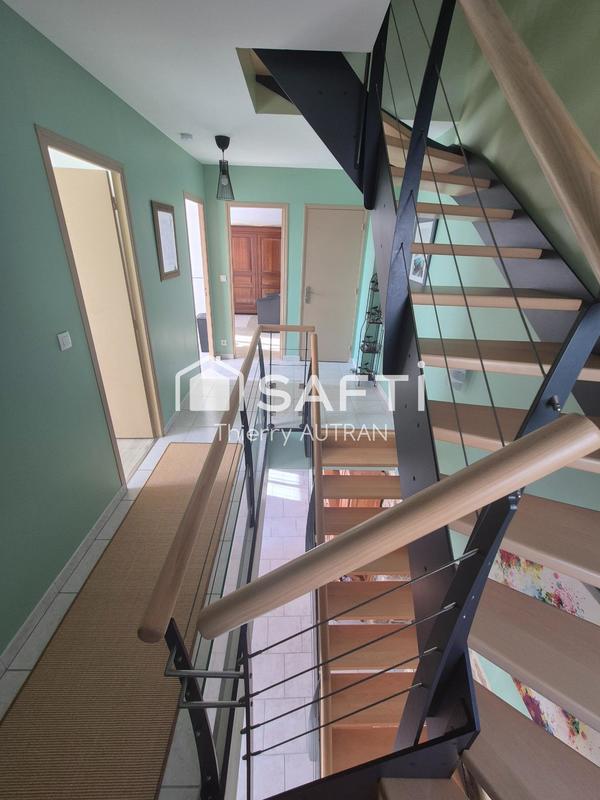 Maison - 216 m² - 9 pièces