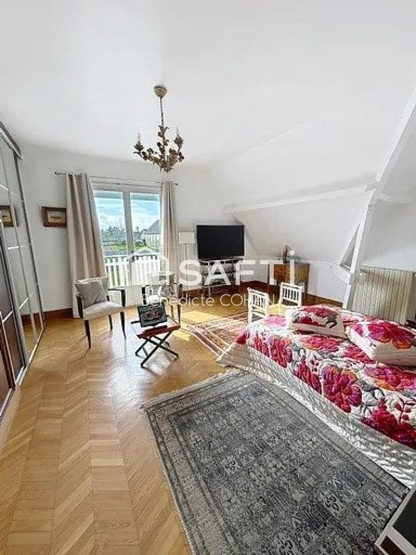 Maison - 209 m² - 8 pièces