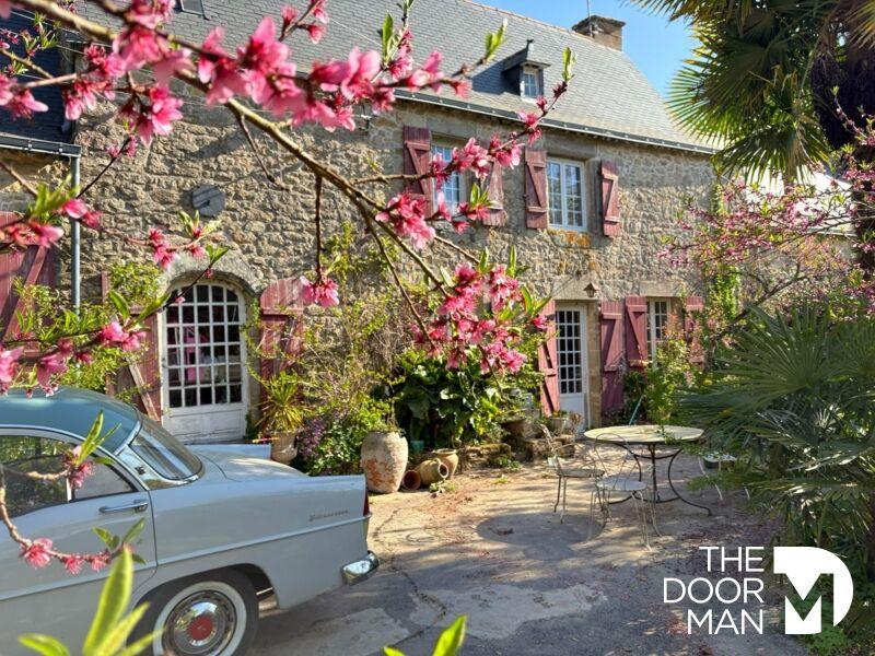 Propriété - 468 m² - 12 pièces