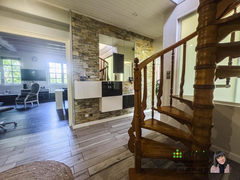 Maison - 199 m² - 7 pièces